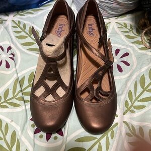 Indigo by Clarks Bronze low heel shoes